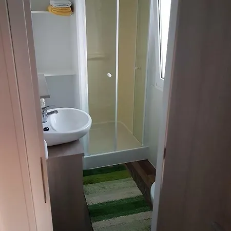 Kamp Lunga キャンプ場 イェゼラ