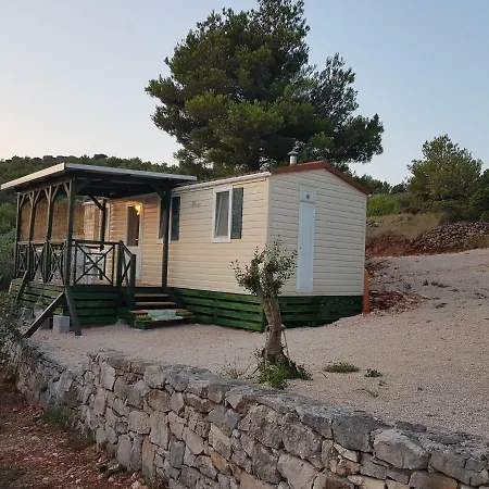 Κάμπινγκ Kamp Lunga *