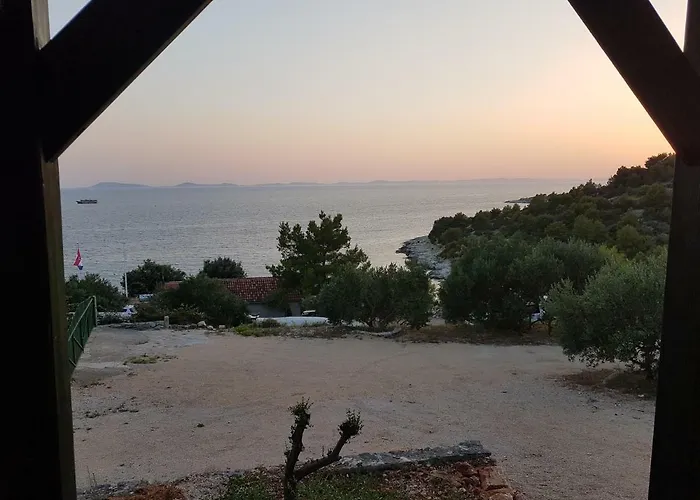 Kamp Lunga Κάμπινγκ *