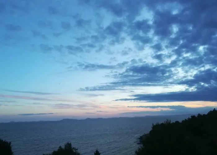 Kamp Lunga Κάμπινγκ *